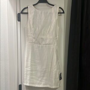 Elegant White Sleeveless Dress